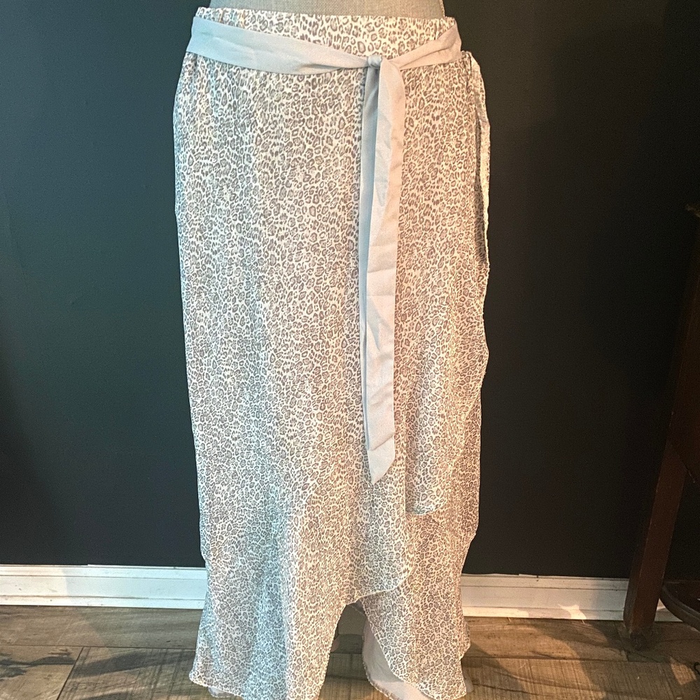 Flowy Gray Leopard Print Long Skirt w/ Ribbon Belt, Bead Detail Sz Large